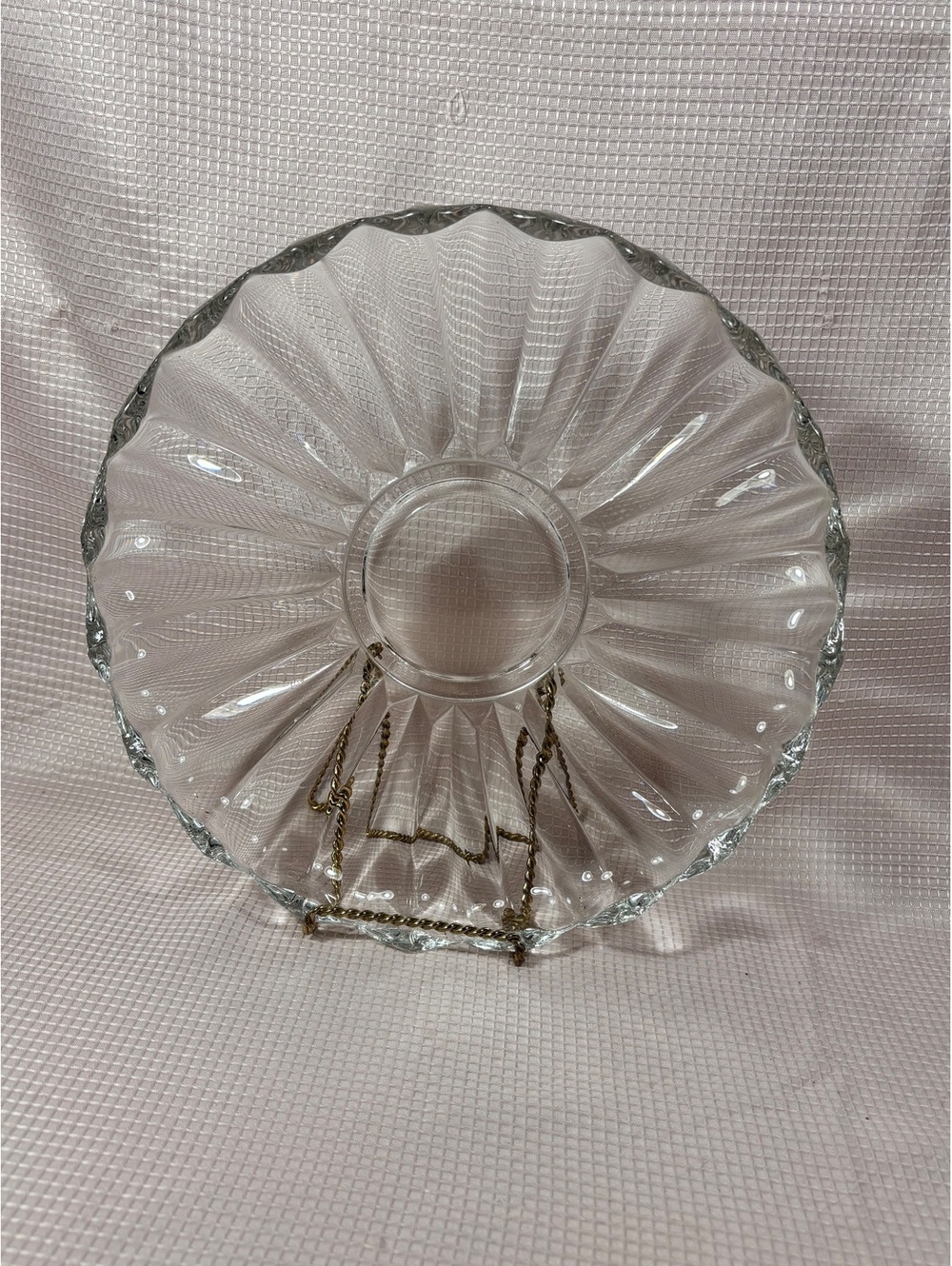 264 - Clear Heavy 2.5lbs Centerpiece Fluted Scalloped Edge Bowl